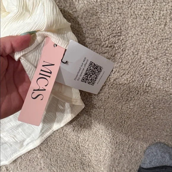 Twist-Shoulder Cream Strapless Crop Top - Picture 4 of 4